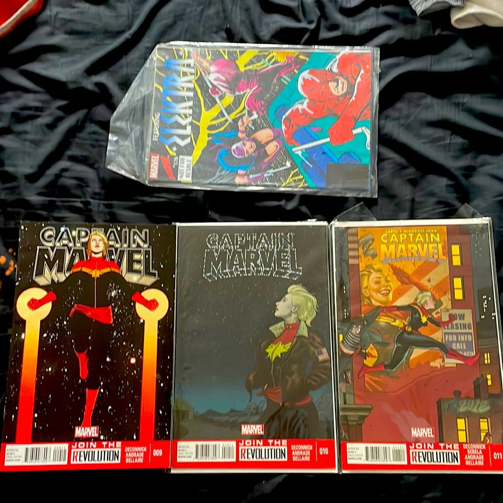 Marvel comics Captain Marvel comic books w bonus comic Electra